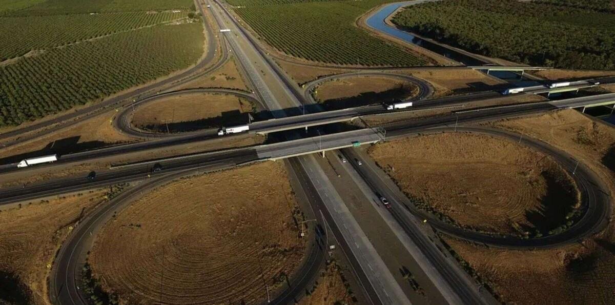 Gobierno Trump ordena cierre de más de 500 escuelas para conductores comerciales en EE. UU.