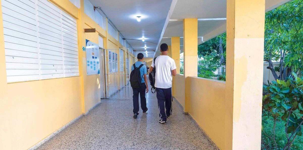 Tribunal Constitucional fija límites a disciplina escolar tras conflicto por una graduación