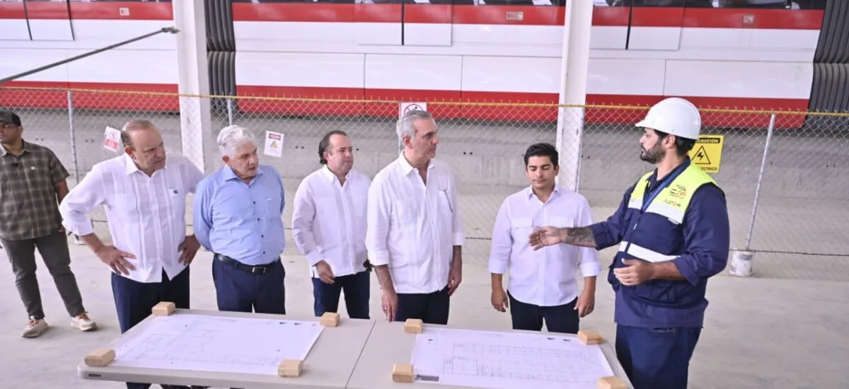 Abinader supervisa el monorriel; anuncia estará listo diciembre