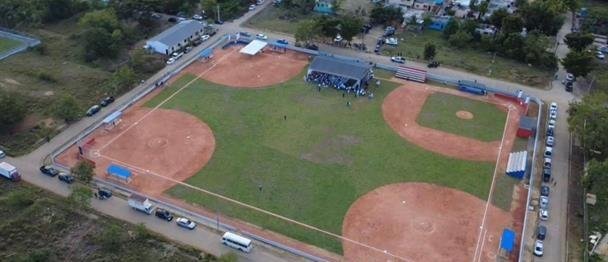Vicepresidenta Raquel Peña y el Inefi entregan estadio de béisbol escolar en Santo Domingo Este