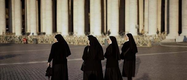 Una madre superiora acosaba y maltrataba a las monjas de su congregación en París, según un informe