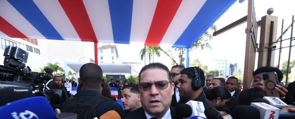 Funcionarios y legisladores del PRM contentos con gestión de Abinader; oposición cuestiona