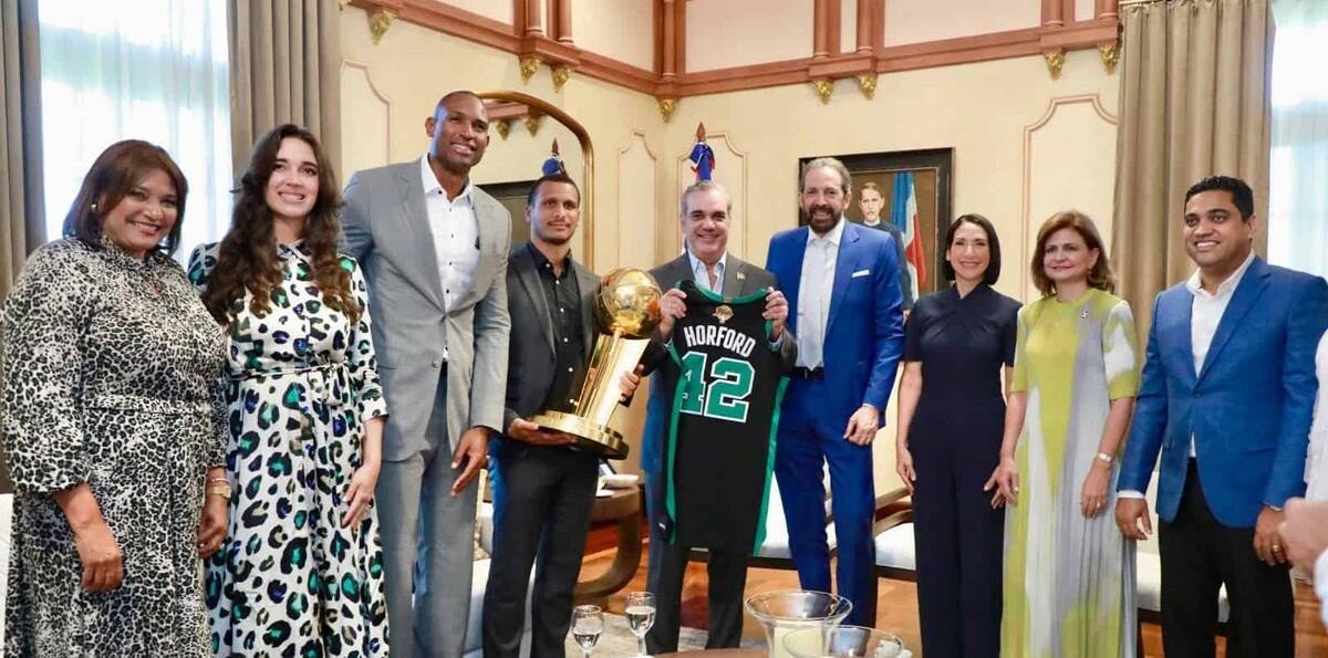 Al Horford agradece al presidente Abinader por el techado multiuso en La Romana