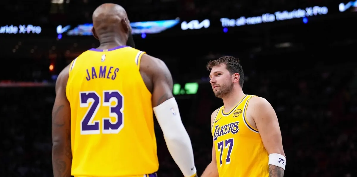 LeBron James iguala récord de partidos jugados en la NBA y Doncic anota 60 puntos