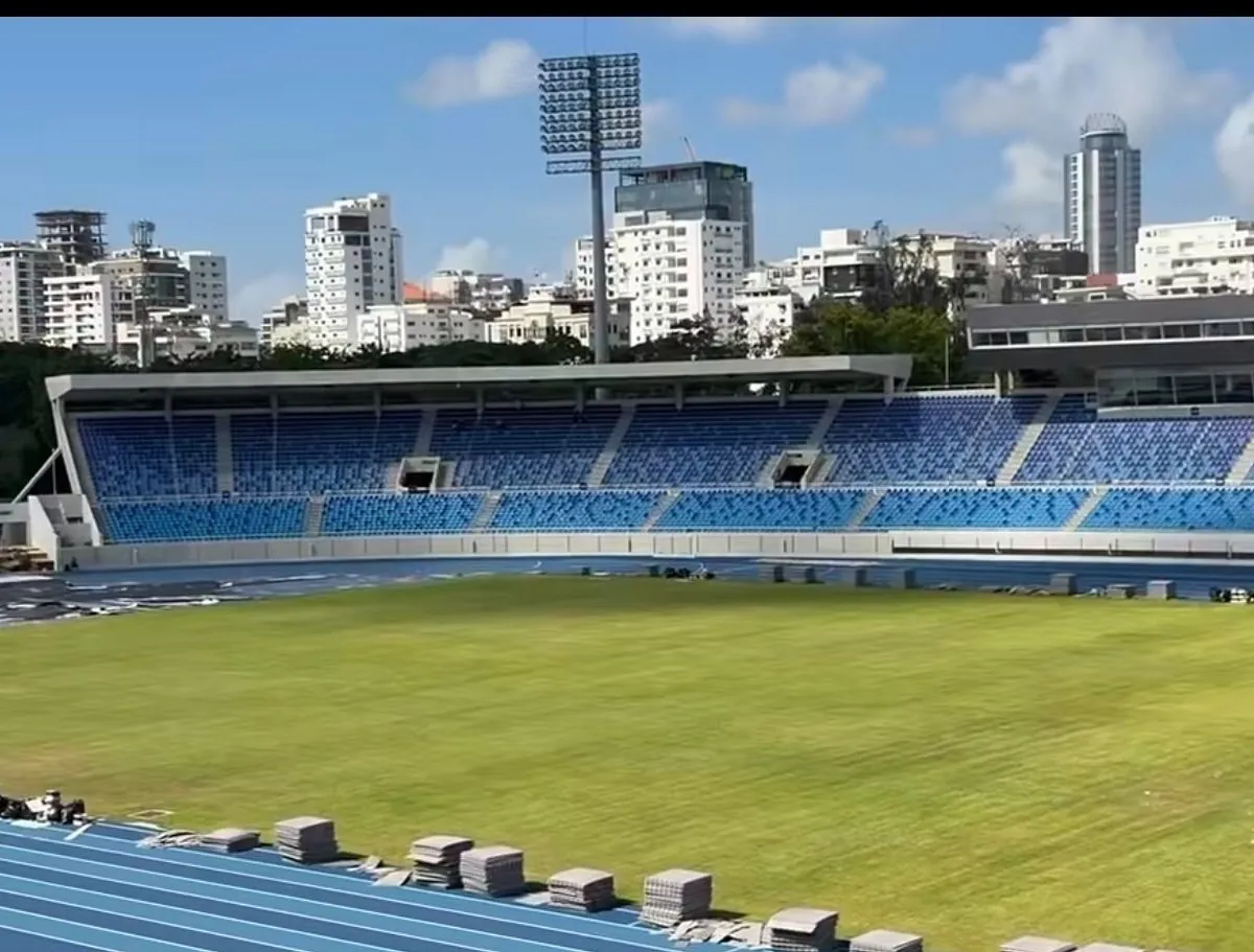 Ministro Kelvin Cruz presenta área verde del Estadio Félix Sánchez 72 horas después de evento artístico