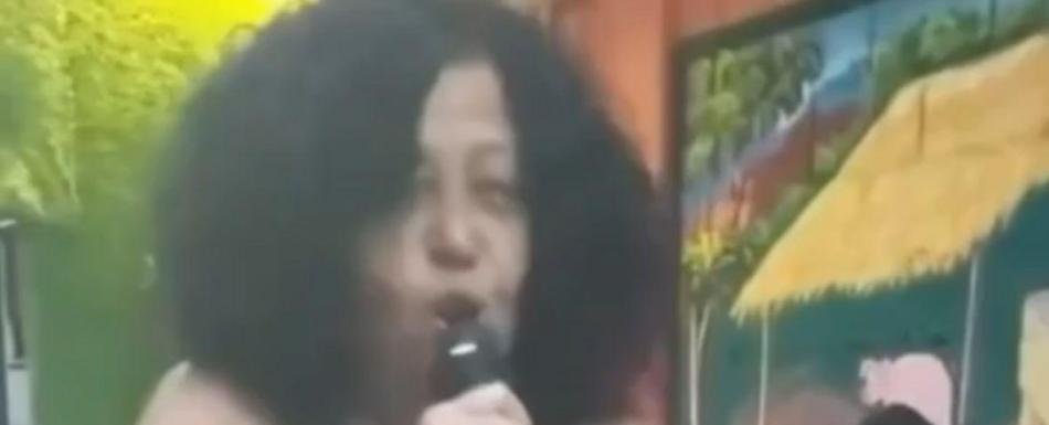 Detienen mujer en Espaillat tras interpretar el Himno Nacional en ritmo urbano