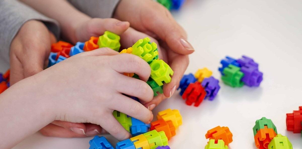 Autoridades de EE. UU. cambian de postura sobre posible tratamiento contra el autismo