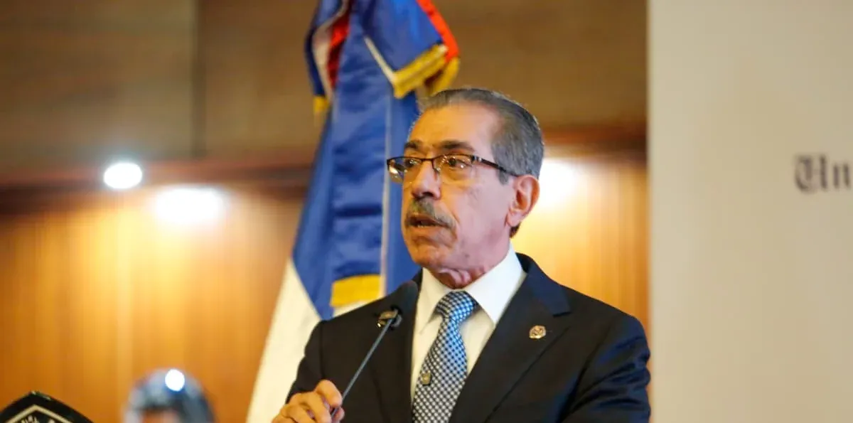 Ejemplo de un rector que no abandona las aulas