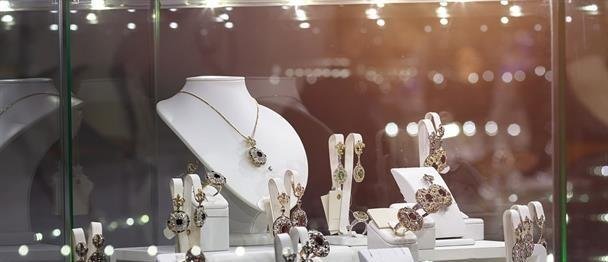 Permiten autodeportación de sospechoso del mayor robo de joyas en EE. UU., evitando juicio federal