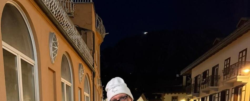 Felipe Vicini y Alejandra Aybar portan la antorcha paralímpica en Milano Cortina