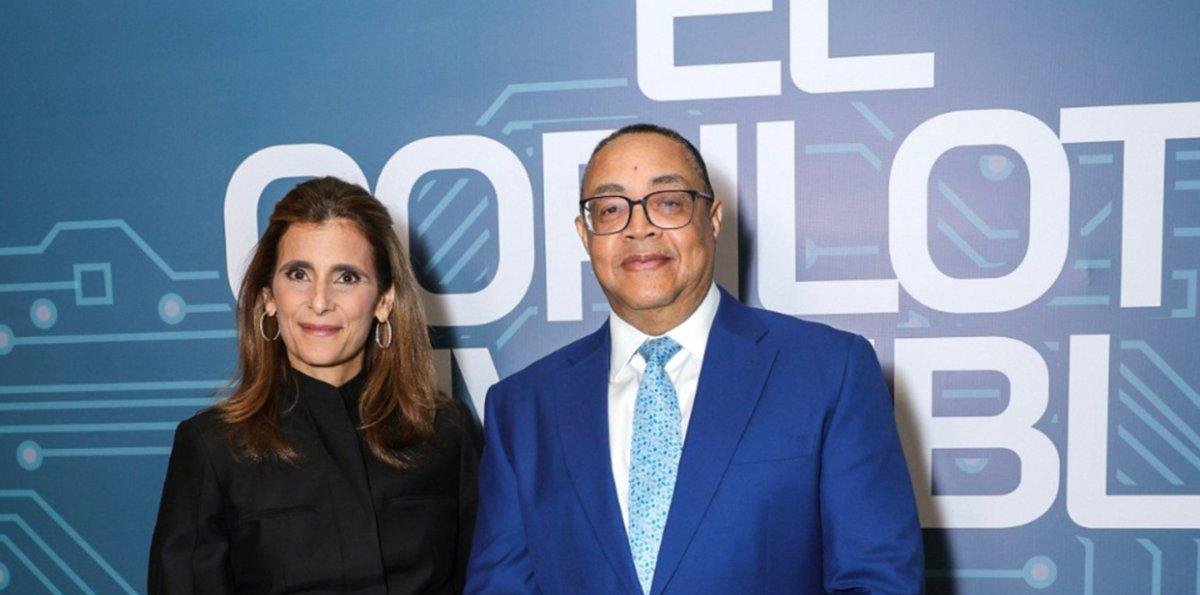 Víctor Bautista publica obra de IA “El copiloto invisible”