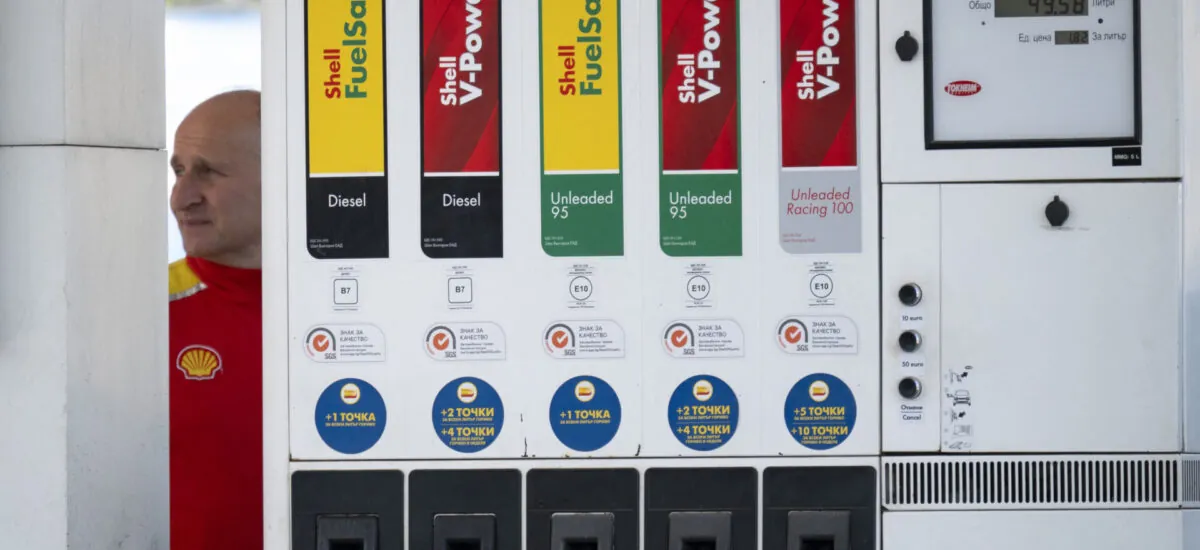 Las bolsas mundiales muestran divergencias mientras el petróleo sube