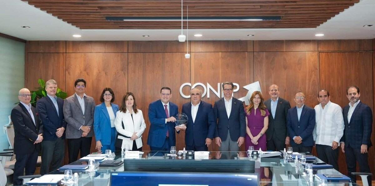 Conep reconoce gestión de Yayo Sanz en Aduanas y proyecta nueva etapa en Industria y Comercio