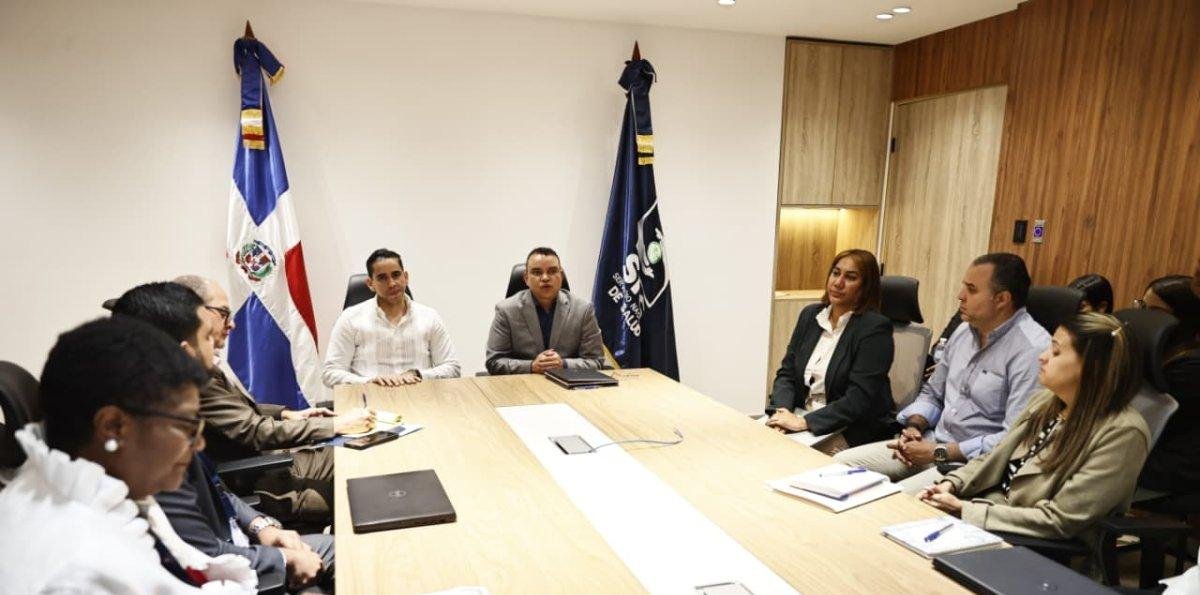 SNS y SENASA coordinan acciones para continuar fortaleciendo la atención en la Red Pública