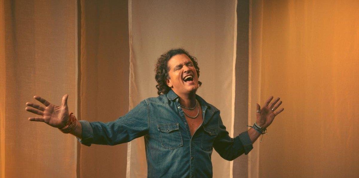 Carlos Vives vuelve a dedicar canciones: “Te Dedico”
