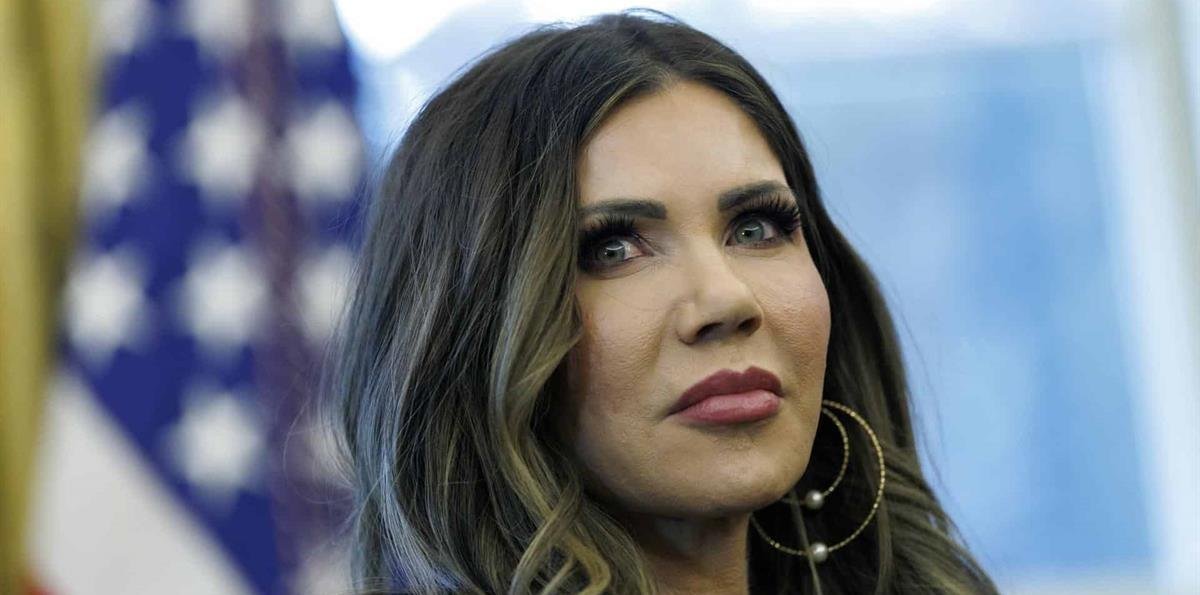 Adriano Espaillat solicitará la renuncia de la secretaria de Seguridad Nacional