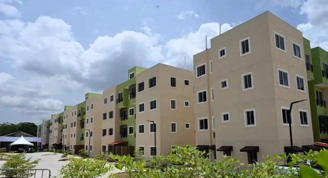Abinader entrega apartamentos financiados por el Banreservas