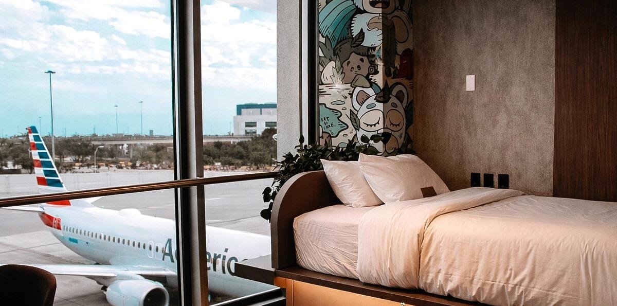 Aeropuerto de Miami estrena salas para dormir con duchas, las primeras en Norteamérica