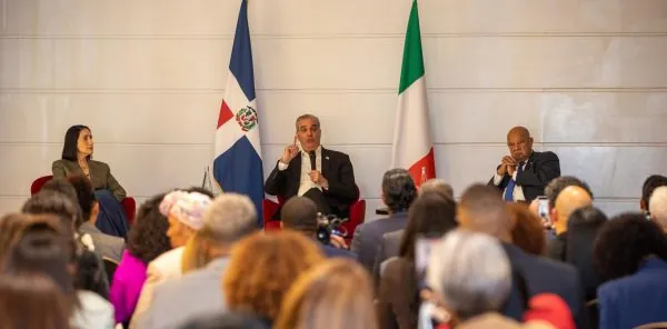 Abinader anuncia creación Casa de Cultura Dominicana en Italia