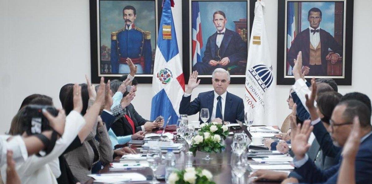 Autoridades buscan regular uso de celulares en centros educativos públicos y privados