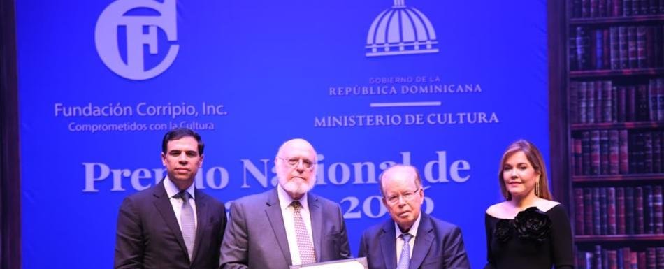 En Santiago se comenta: Pedro Vergés recibió el Premio Nacional de Literatura