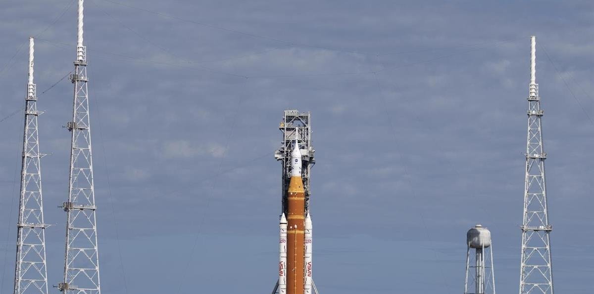 La misión tripulada a la Luna se aplaza tras parar las pruebas por fuga de combustible