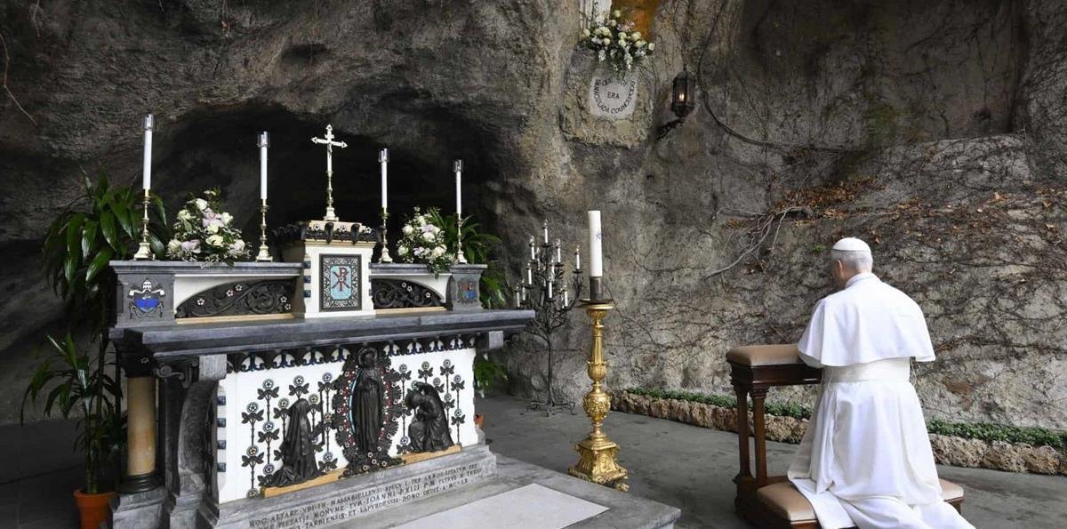 El papa nombra a una monja croata de 36 años viceportavoz del Vaticano