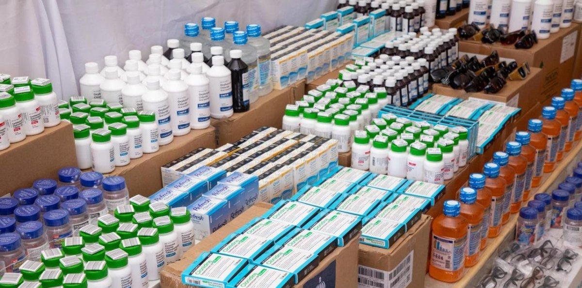 Gobierno entrega más de RD$25 millones en medicamentos a familias afectadas por inundaciones en Gaspar Hernández