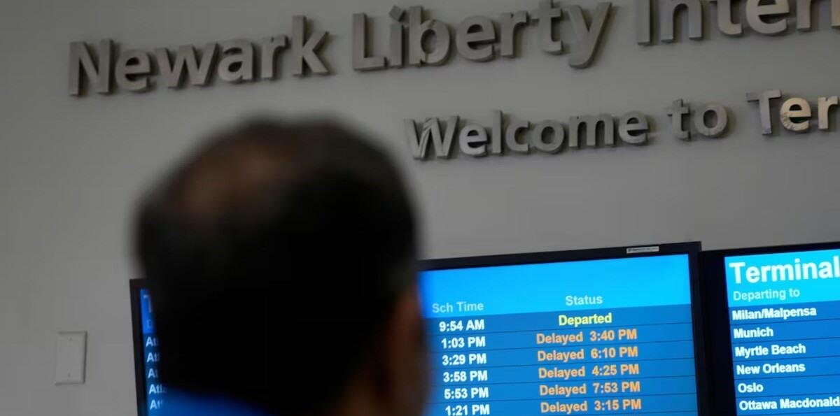 Cierran el aeropuerto de Newark (EE. UU.) varias horas por evacuación y retirada de avión