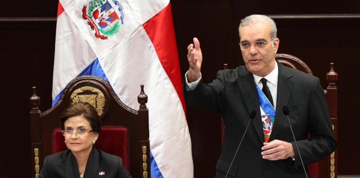 Gobierno esboza logros en salud, ve hay revolución