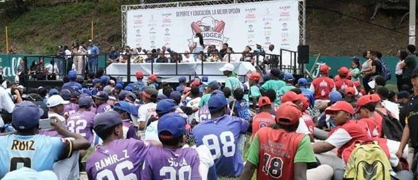 Realizan clínica deportiva Slugger en Manoguayabo