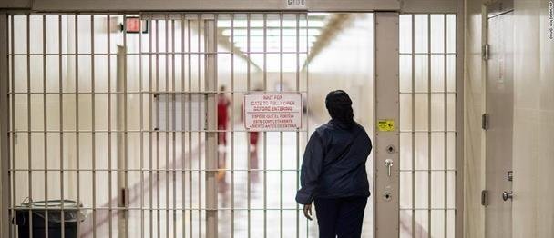 Mueren tres hombres en custodia de ICE en menos de una semana por problemas de salud