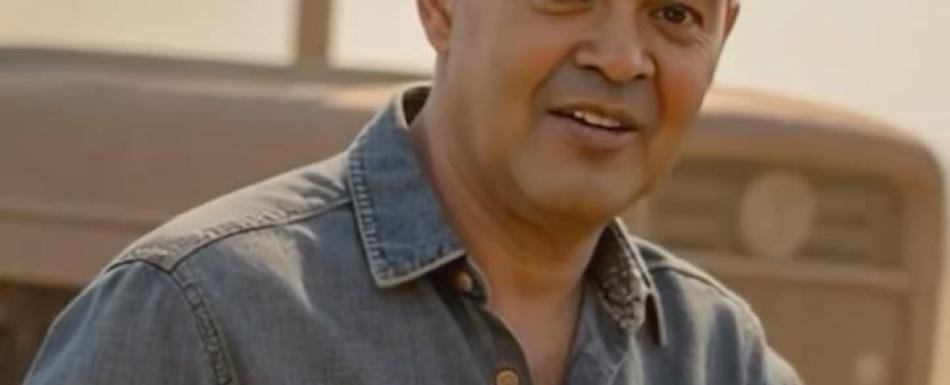 Alex Bueno rinde tributo a la mujer con el estreno del videoclip en IA de "Compañera"