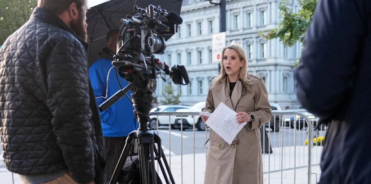Medios regresan a la Casa Blanca por orden de juez