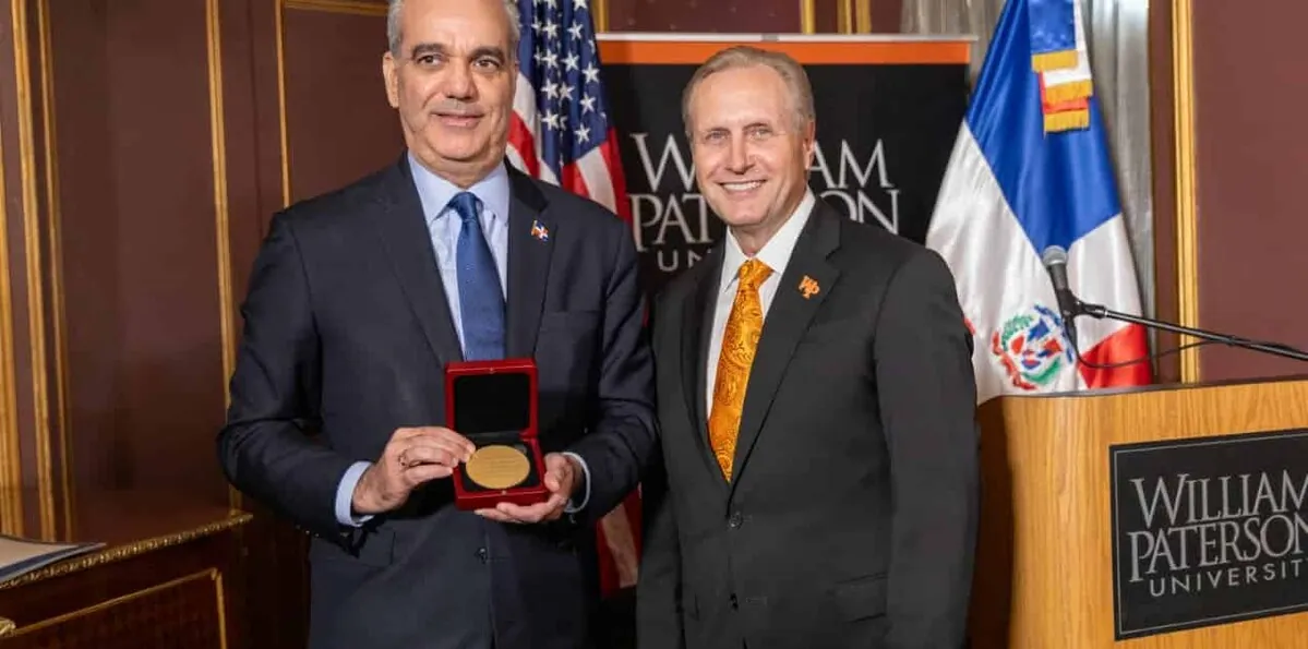 Luis Abinader recibe Medalla Presidencial de la Universidad William Paterson