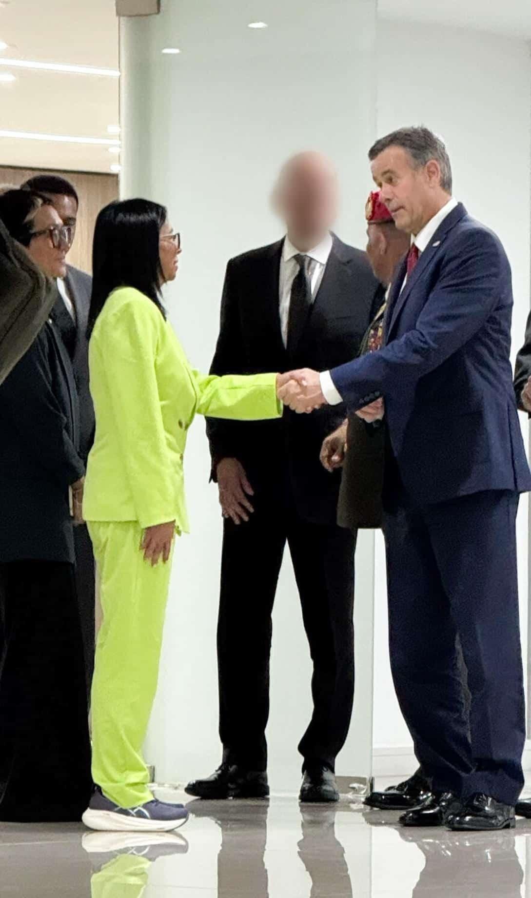 Jefe de la CIA se reúne con Delcy Rodríguez para explorar cooperación entre EE. UU. y Venezuela