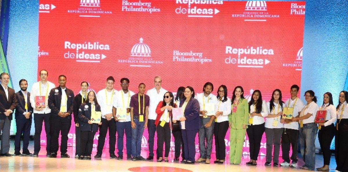 Gobierno premia con “República de ideas”