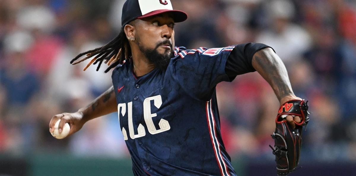 Emmanuel Clase habría manipulado pitcheos en 48 juegos