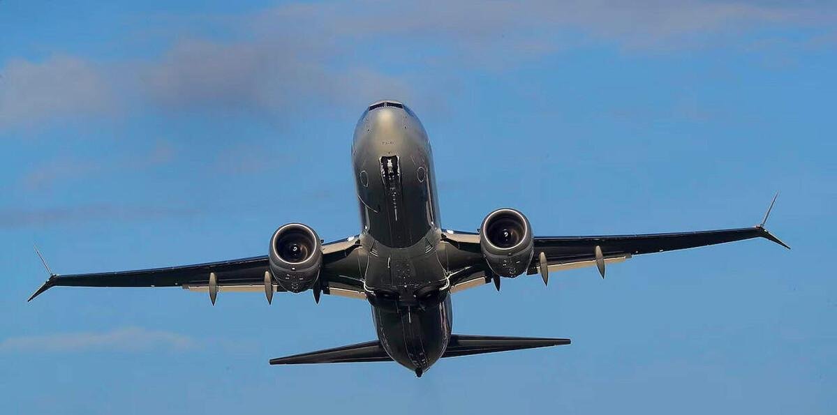 Colombia investiga posible impacto de bala en avión de American Airlines