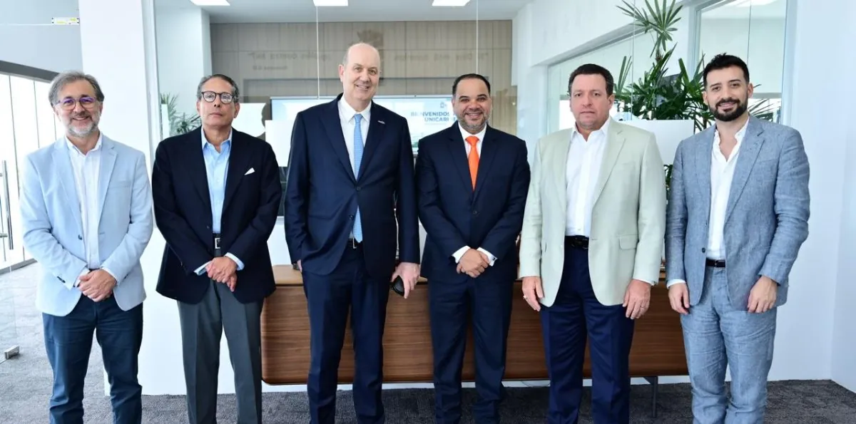 UNICARIBE recibe ministro argentino Federico Sturzenegger para dialogar sobre transformación del Estado e innovación