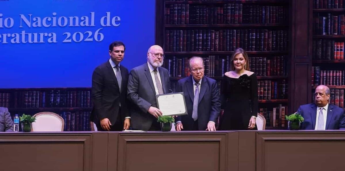 Pedro Vergés recibe la más alta distinción de las letras con el Premio Nacional de Literatura 2026