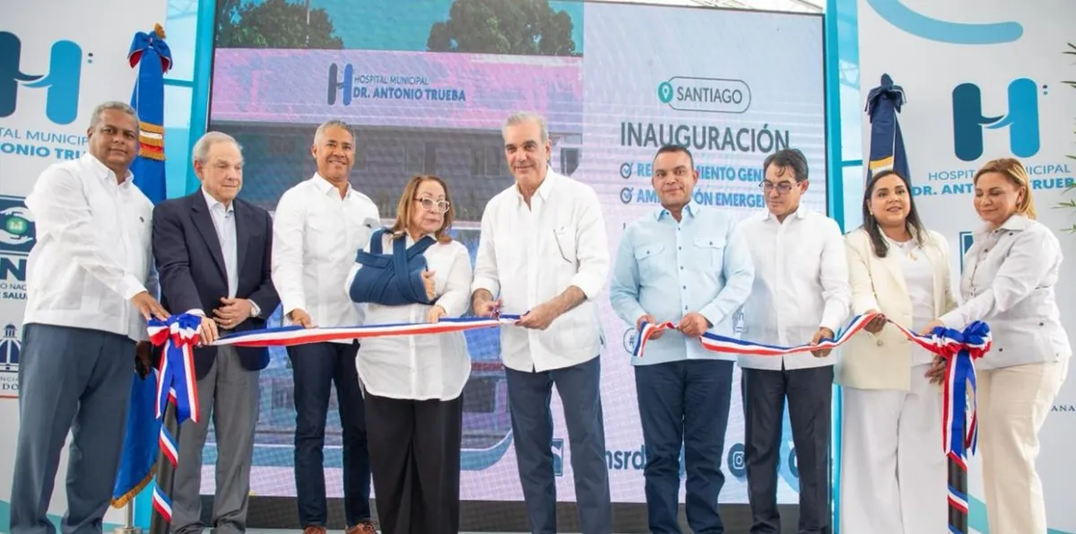 Gobierno entrega obras en Santiago y supervisa otras