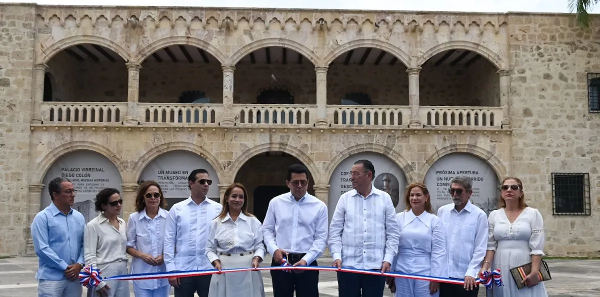 El Alcázar de Colón se renueva: David Collado inicia iluminación del centro histórico con más de 2000 lámparas