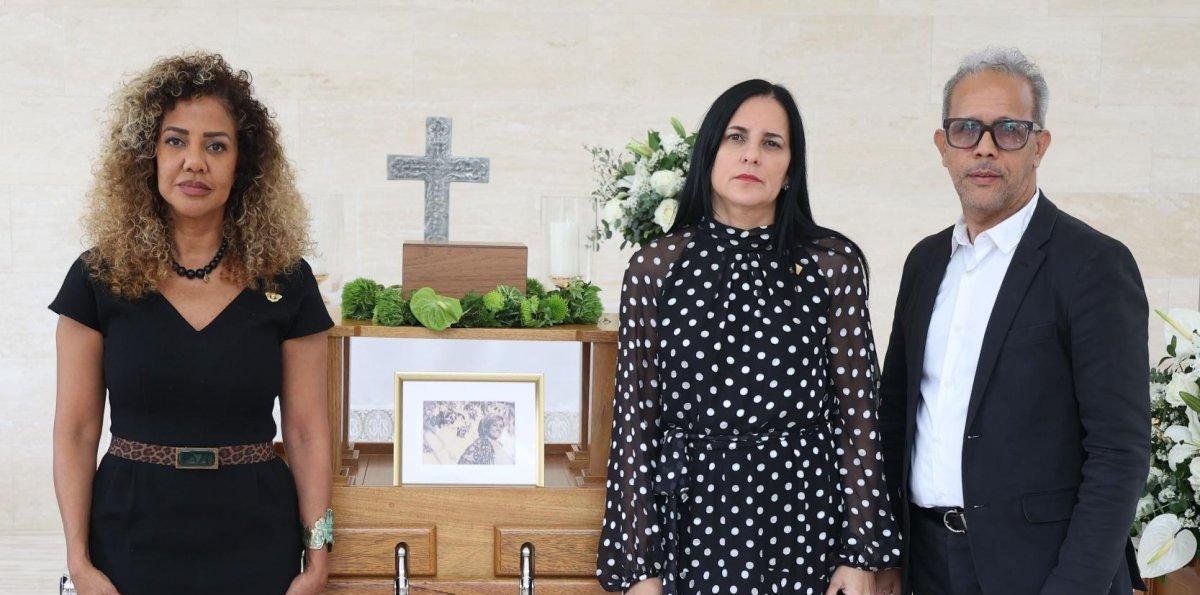 Despiden con honores a la pintora Ada Balcácer