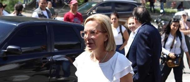 La hija de González Urrutia denuncia "extorsiones" para obligar a su padre a abandonar su lucha