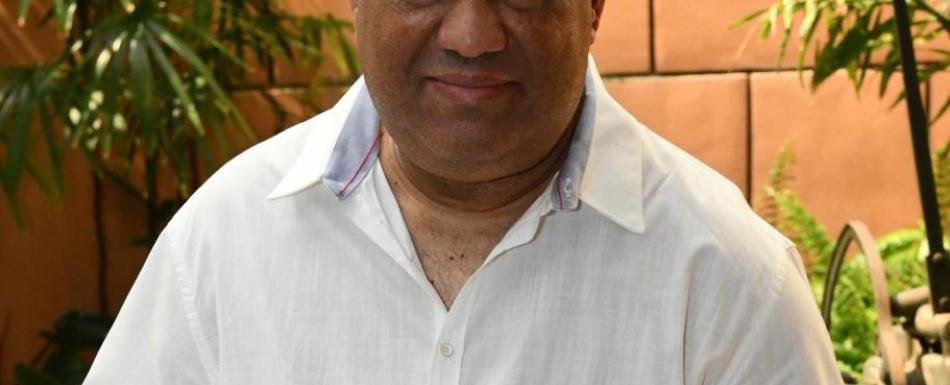 Yoel Adames Franco presenta su libro "Deporte con cara de mujer"