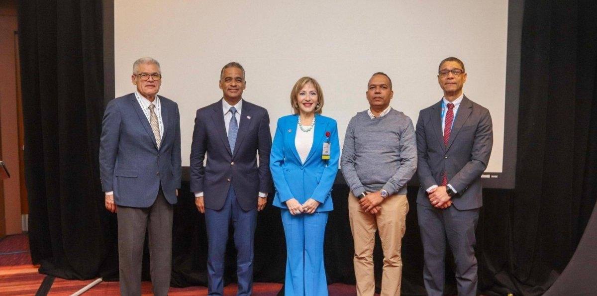 Ministro Santos presenta en Toronto modernización minera y avance estratégico en tierras raras