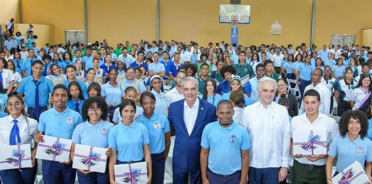Presidente se reúne con estudiantes SDO