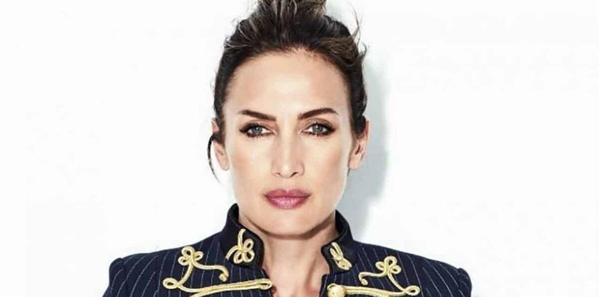 Uniforme militar, pasarelas y a pie de calle: el regreso de la chaqueta napoleónica