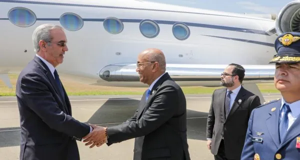 Luis Abinader llega a Colombia para investidura presidencial